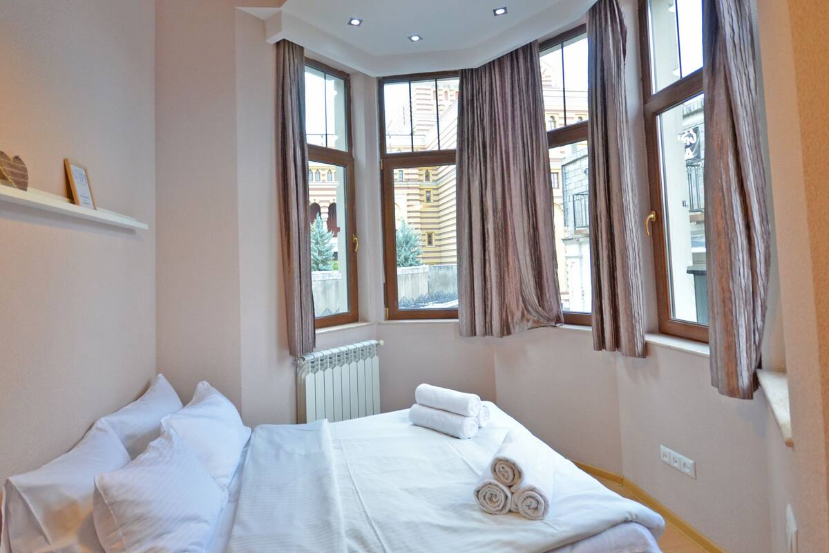 Superior Apartment (Rustaveli Ave. 23)