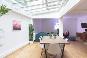 House (4 Bedrooms) | In-room dining