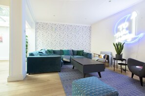House (4 Bedrooms) | Living room - The Harrods Mews - Modern 4BDR house with rooftop terrace  (London)