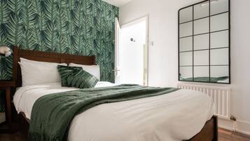 5 bedrooms, desk, laptop workspace, iron/ironing board