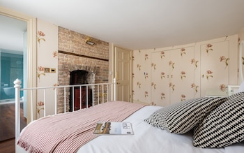 The Georgian Cottage - Enchanting 3BDR Cottage surrounded by His