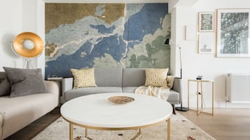 House (4 Bedrooms) | Living room | 37-inch Smart TV with cable channels, TV