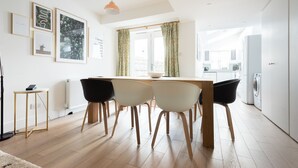 Huis (4 Bedrooms) | Dineren in de kamer