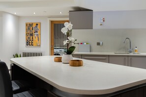 บ้านพัก (5 Bedrooms) | ครัวส่วนตัว | ตู้เย็น, ไมโครเวฟ, เตาอบ, เครื่องล้างจาน