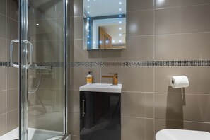 Bathroom - The Norfolk Townhouse - Large & Stunning 5BDR Mews Home on Private Street (London)