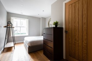 Ferienhaus (5 Bedrooms) | 5 Schlafzimmer, Schreibtisch, laptopgeeigneter Arbeitsplatz