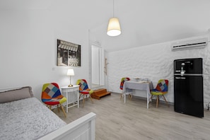 Romantisches Ferienhaus | Wohnbereich | Flachbildfernseher