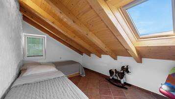 Family Apartment | Bathroom | Shower, free toiletries, hair dryer, towels