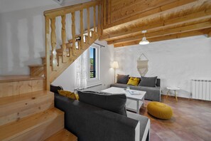 패밀리 아파트 | 거실 공간 | 평면 TV