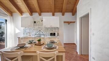 Family Apartment | Private kitchen | Oven, espresso maker, electric kettle, cookware/dishes/utensils