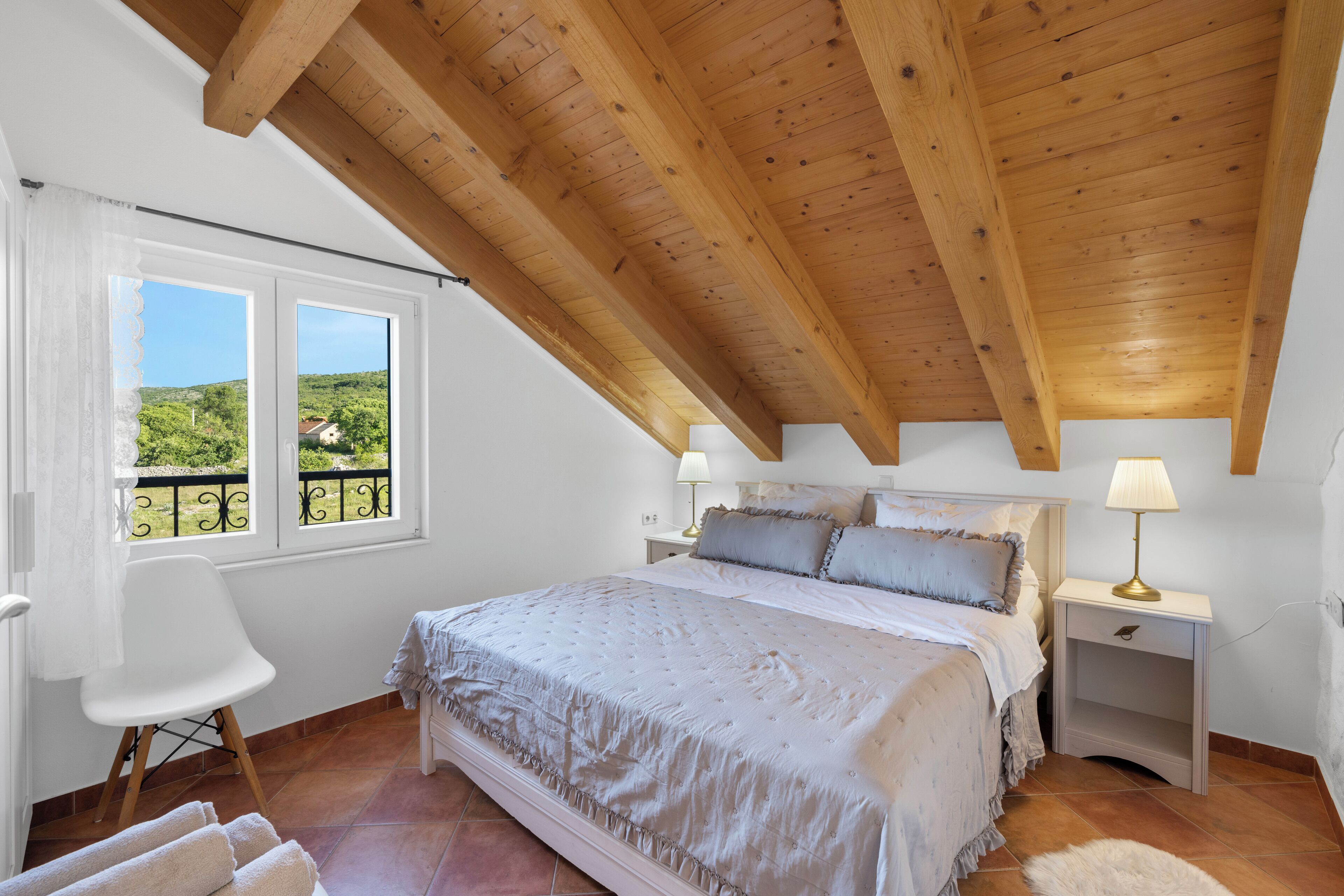 グランド アパートメント | 客室ごとに異なる装飾、客室ごとに異なるインテリア、WiFi (無料)、ベッドシーツ