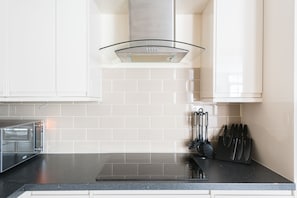 Apartamento (1 Bedroom) | Cozinha privada | Geladeira, micro-ondas, fogão, lava-louças