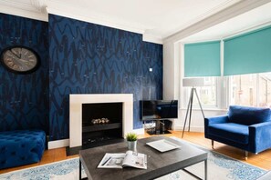 Flat-screen TV - The Glasshouse Escape - 5BDR Victorian Jewel with Modern Twists in Jericho (Oxford)