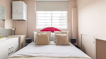 5 bedrooms, desk, laptop workspace, iron/ironing board