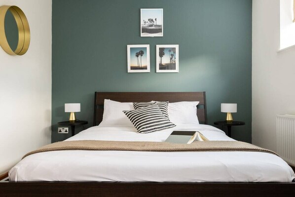 Exterior - The Southwick Sanctuary - Large & Modern 6BDR Home with Private Terrace (London)