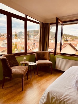 Deluxe Room | Premium bedding, blackout drapes, soundproofing, free WiFi