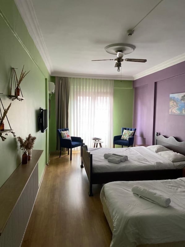 Standard Triple Room | Premium bedding, blackout curtains, soundproofing, free WiFi - Selanikli Pansiyon Heybeliada (Adalar)