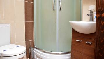 Standard Room | Bathroom | Shower, free toiletries, hair dryer, slippers