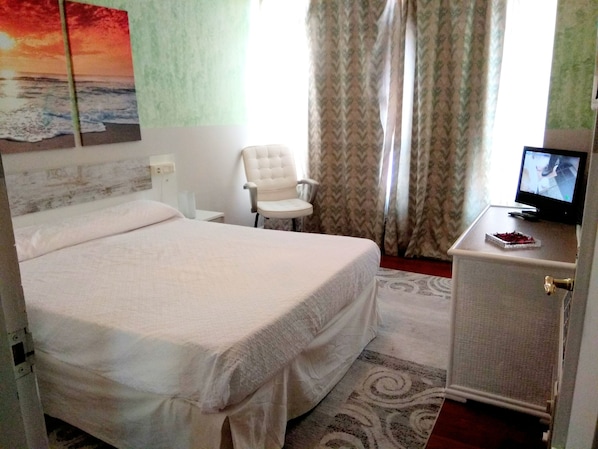 In-room safe, desk, free WiFi - Hotel El Canton (San Vicente de la Barquera)