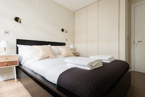 Apartment (1 Bedroom) | 1 bedroom, desk, laptop workspace, iron/ironing board - The Oxford Street Studio - Modern 1BDR Apartment close to Paddington (London)