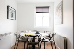 Maison (3 Bedrooms) | Cuisine privée | Réfrigérateur, micro-ondes, four, lave-vaisselle