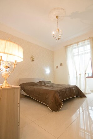 Apartment, 2 Bedrooms | 2 bedrooms, in-room safe, free WiFi