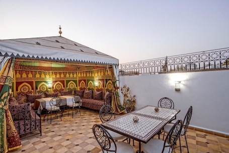 Desayuno continental (EUR 3 por persona)