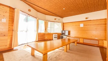 Cottage C | Living room | TV