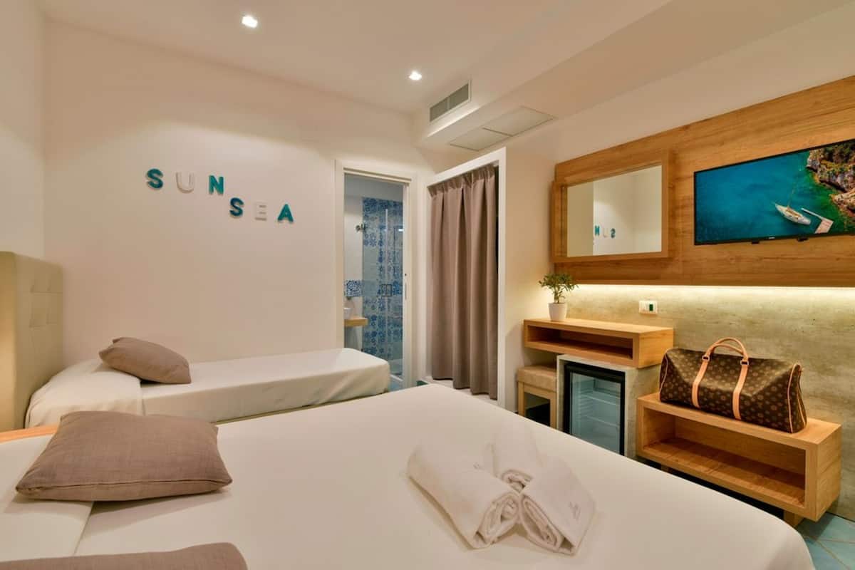 Premium bedding, in-room safe, desk, laptop workspace