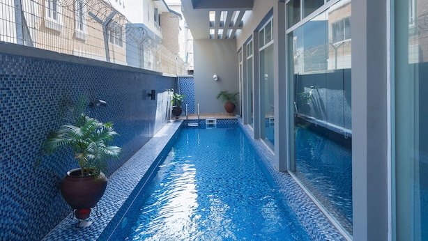 Indoor pool - Golden Tulip Oniru Suites (Lagos)
