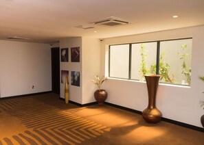 Interior entrance - Golden Tulip Oniru Suites (Lagos)