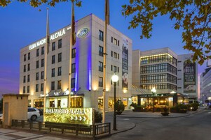 Fassade der Unterkunft – Abend/Nacht