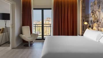 Minibar, in-room safe, desk, free WiFi