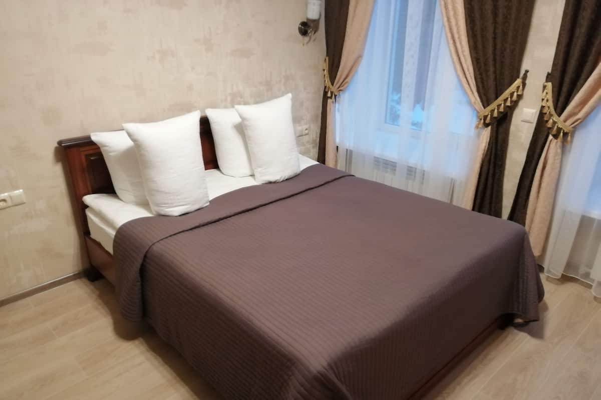 1 bilik tidur, langsir/tirai gelap terus, kalis bunyi
