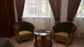 Verduisterende gordijnen, geluiddichte muren