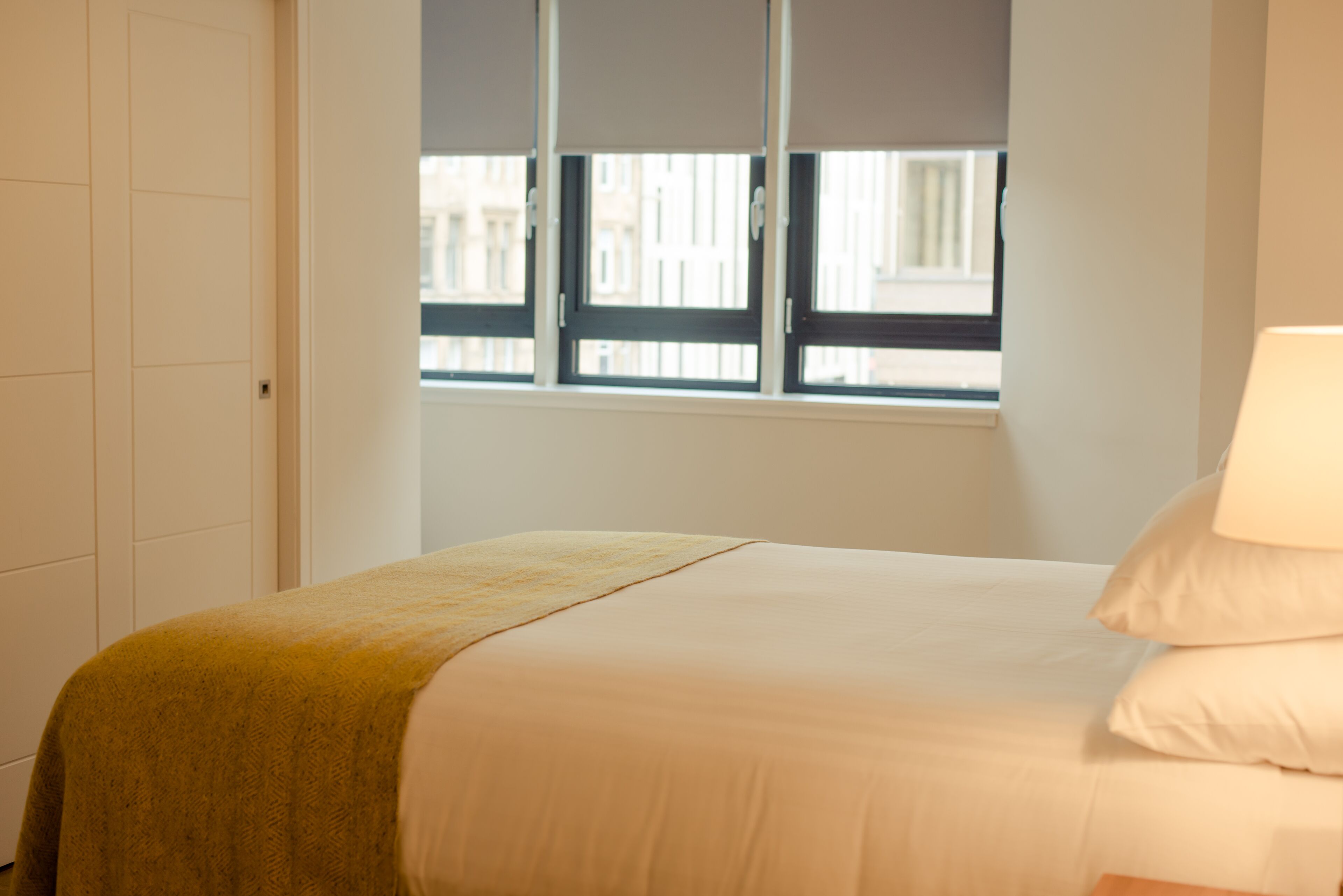 1 kamar tidur, brankas, ruang kerja ramah laptop, dan kedap suara