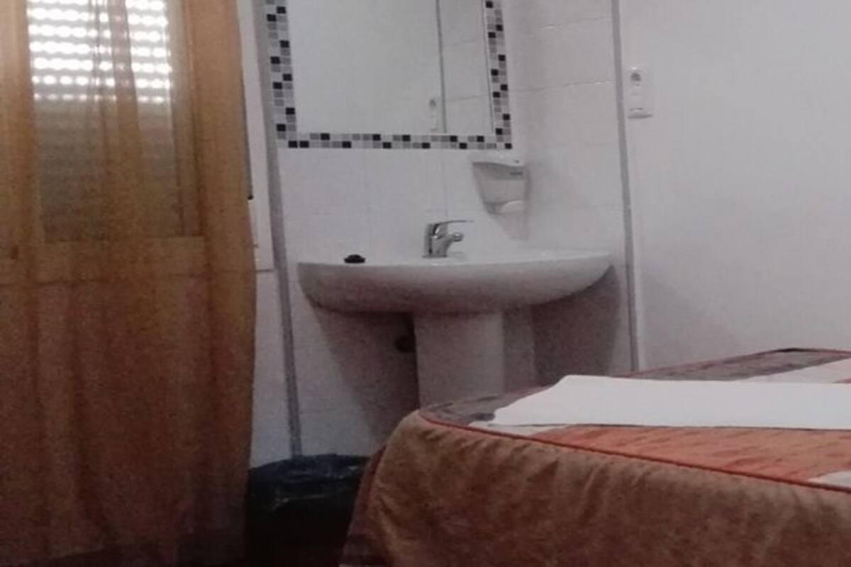 Cunas gratuitas, wifi gratis y ropa de cama