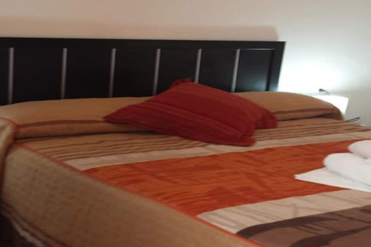Habitación doble, baño compartido | Cunas gratuitas, wifi gratis y ropa de cama