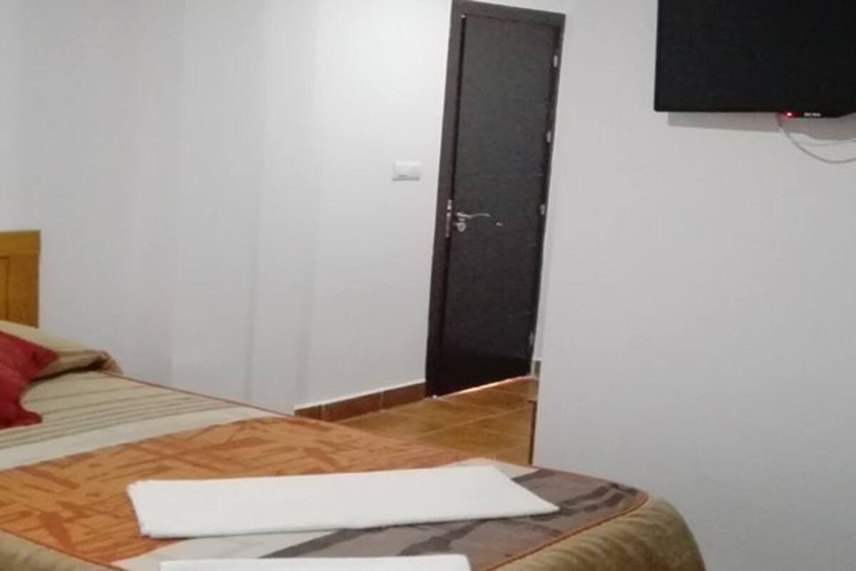 Habitación individual, baño compartido | Cunas gratuitas, wifi gratis y ropa de cama