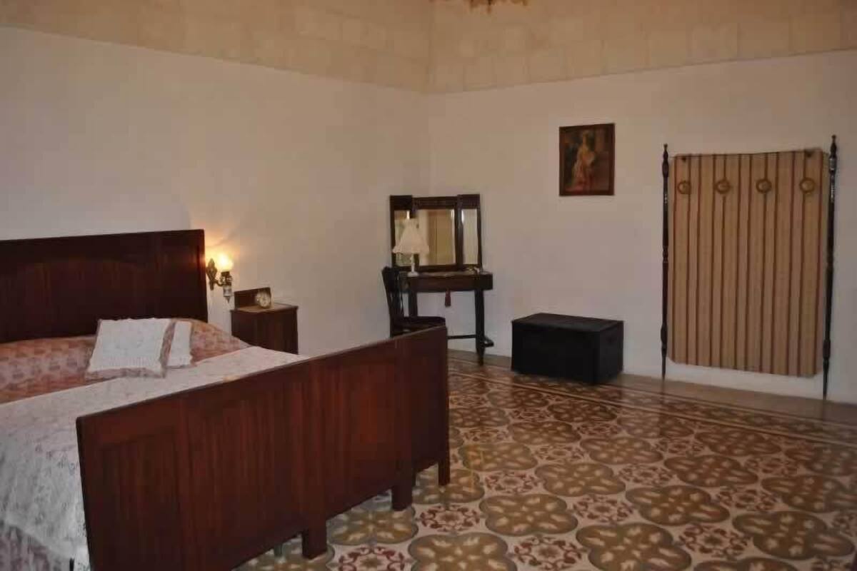 Triple Room (940)