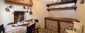 Triple Room (940) | In-room dining - Novecento B&B (Massafra)