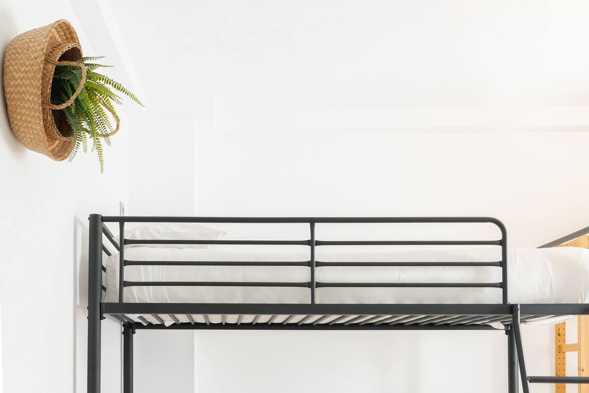 Habitación cuádruple | Caja fuerte, cortinas opacas, sistema de insonorización