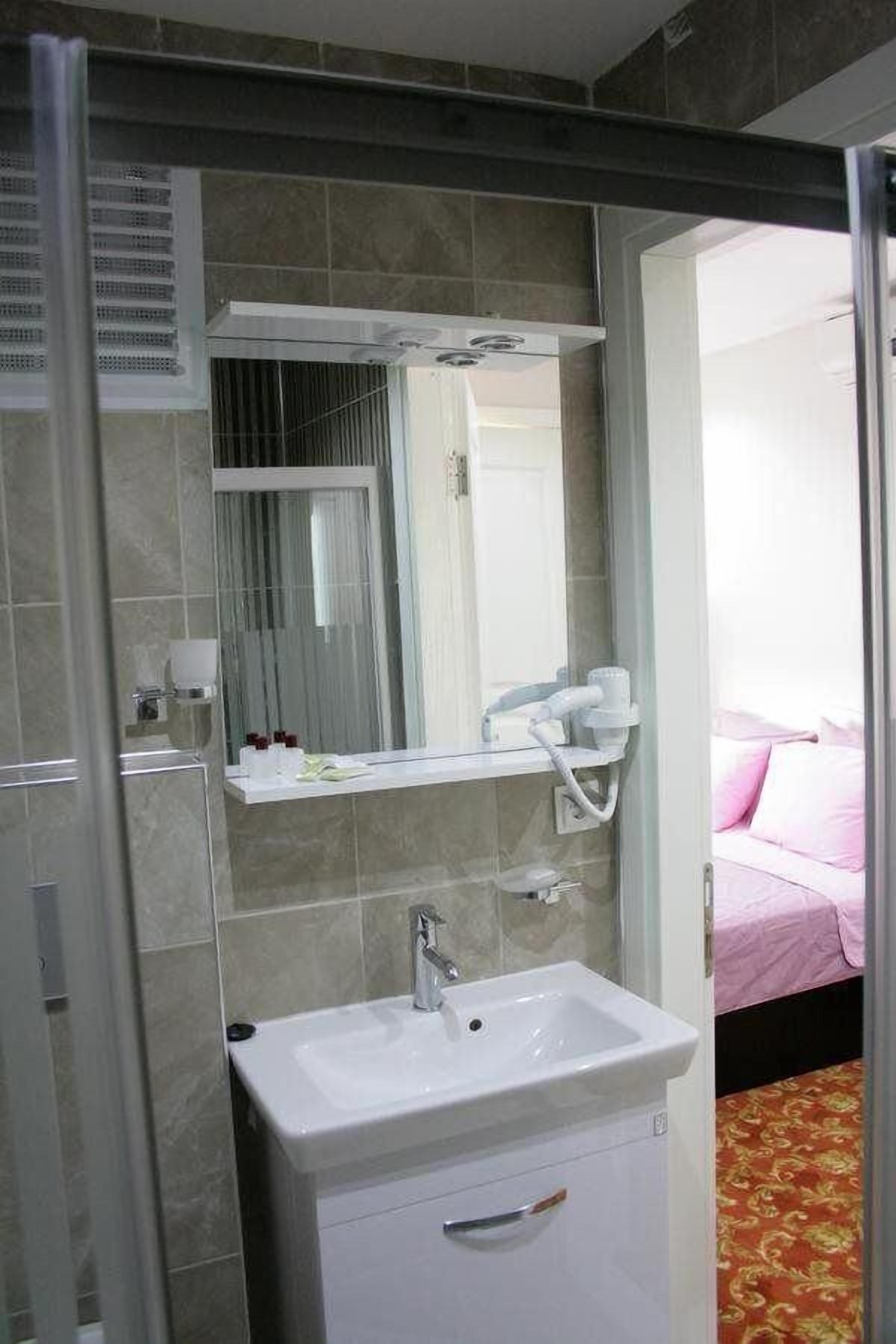 family quadruple room | bathroom | shower, free toiletries, hair dryer, slippers