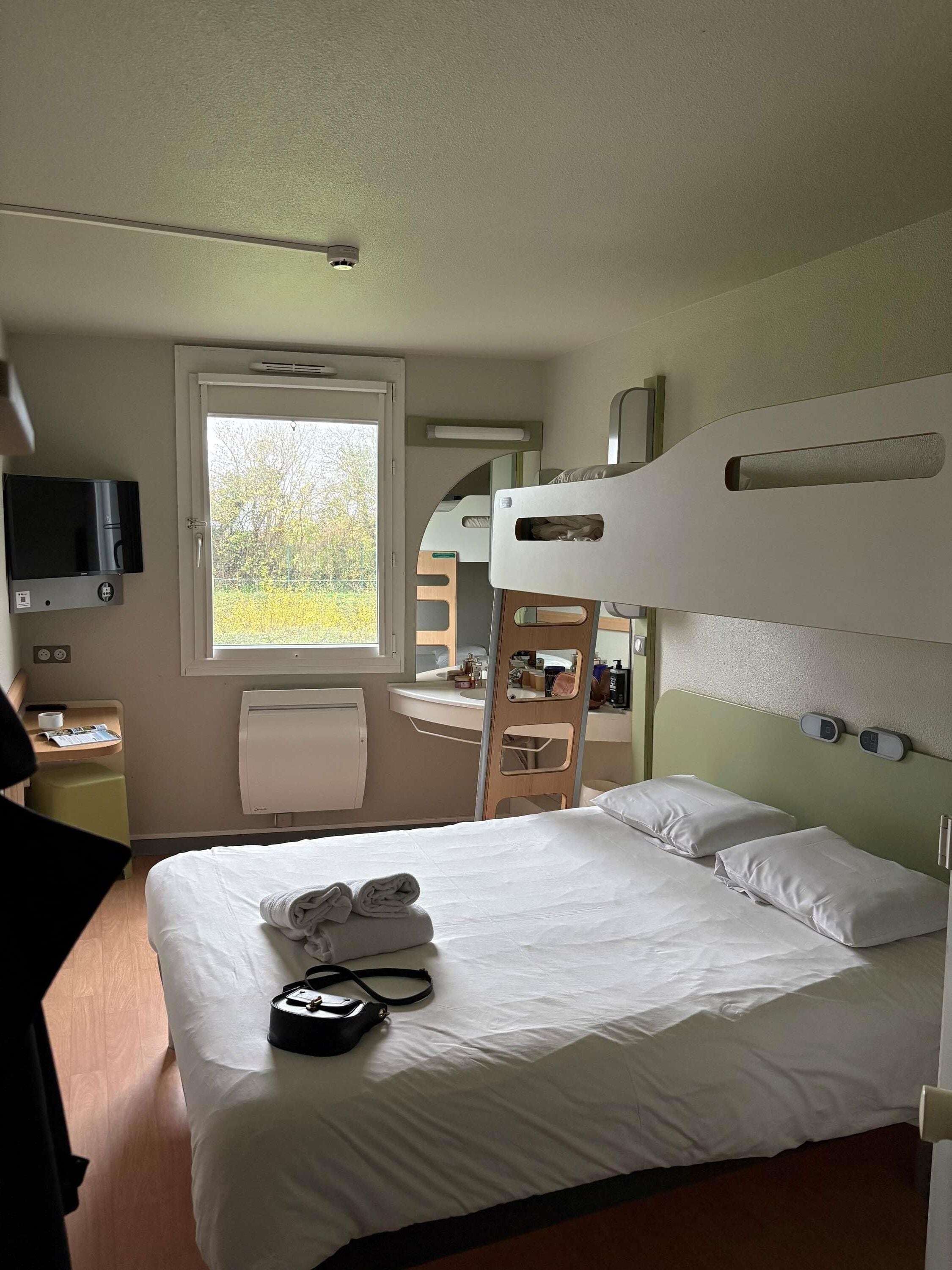 Bureau, chambres insonorisées, Wi-Fi gratuit, draps fournis