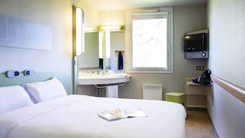 Habitación doble | Escritorio, insonorización, wifi gratis y ropa de cama