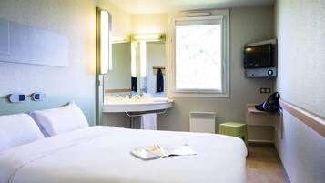 Habitación doble | Escritorio, sistema de insonorización, wifi gratis y ropa de cama