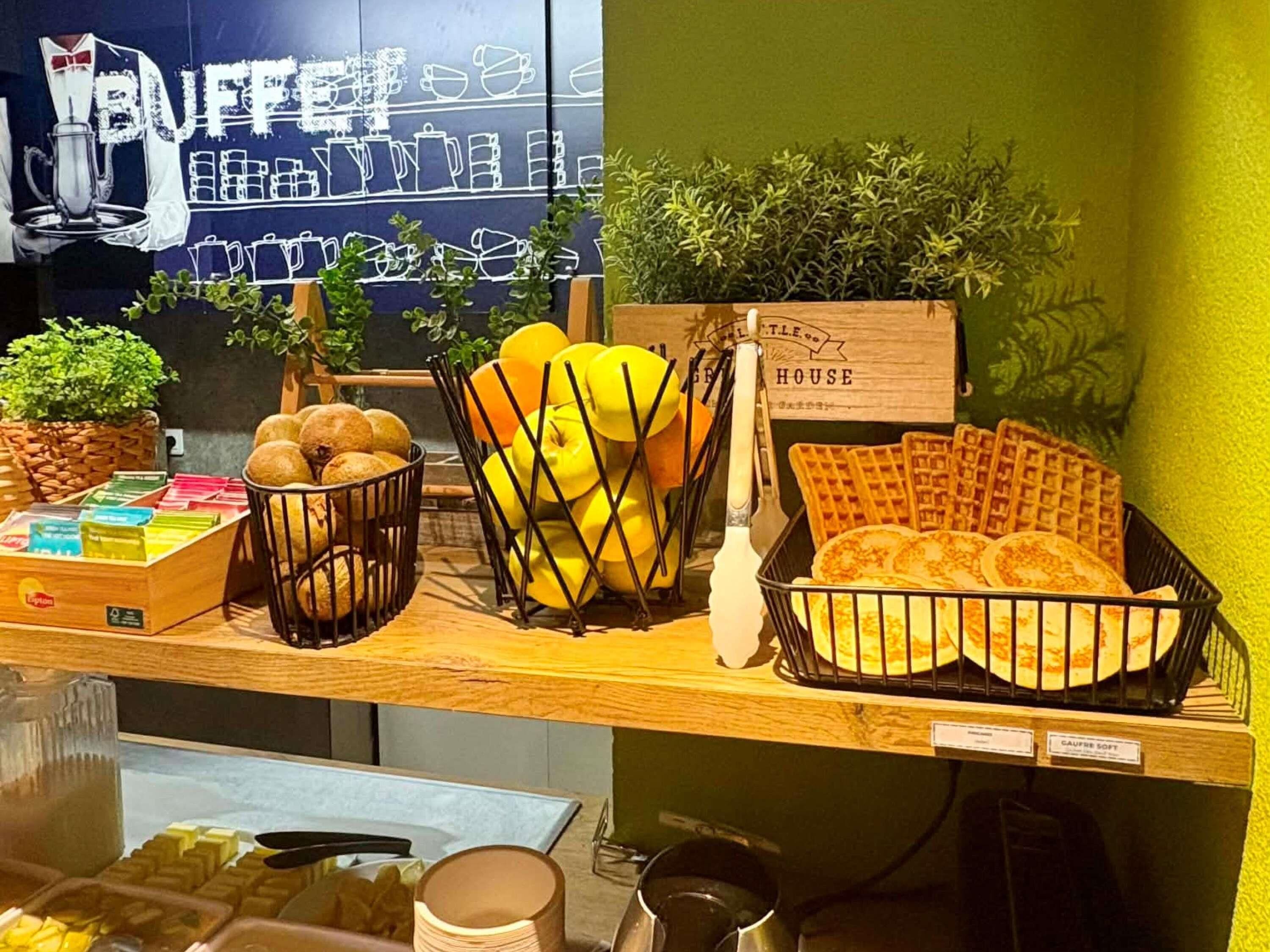 Petit déjeuner buffet servi tous les jours en supplément