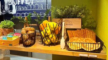 Petit déjeuner buffet servi tous les jours en supplément