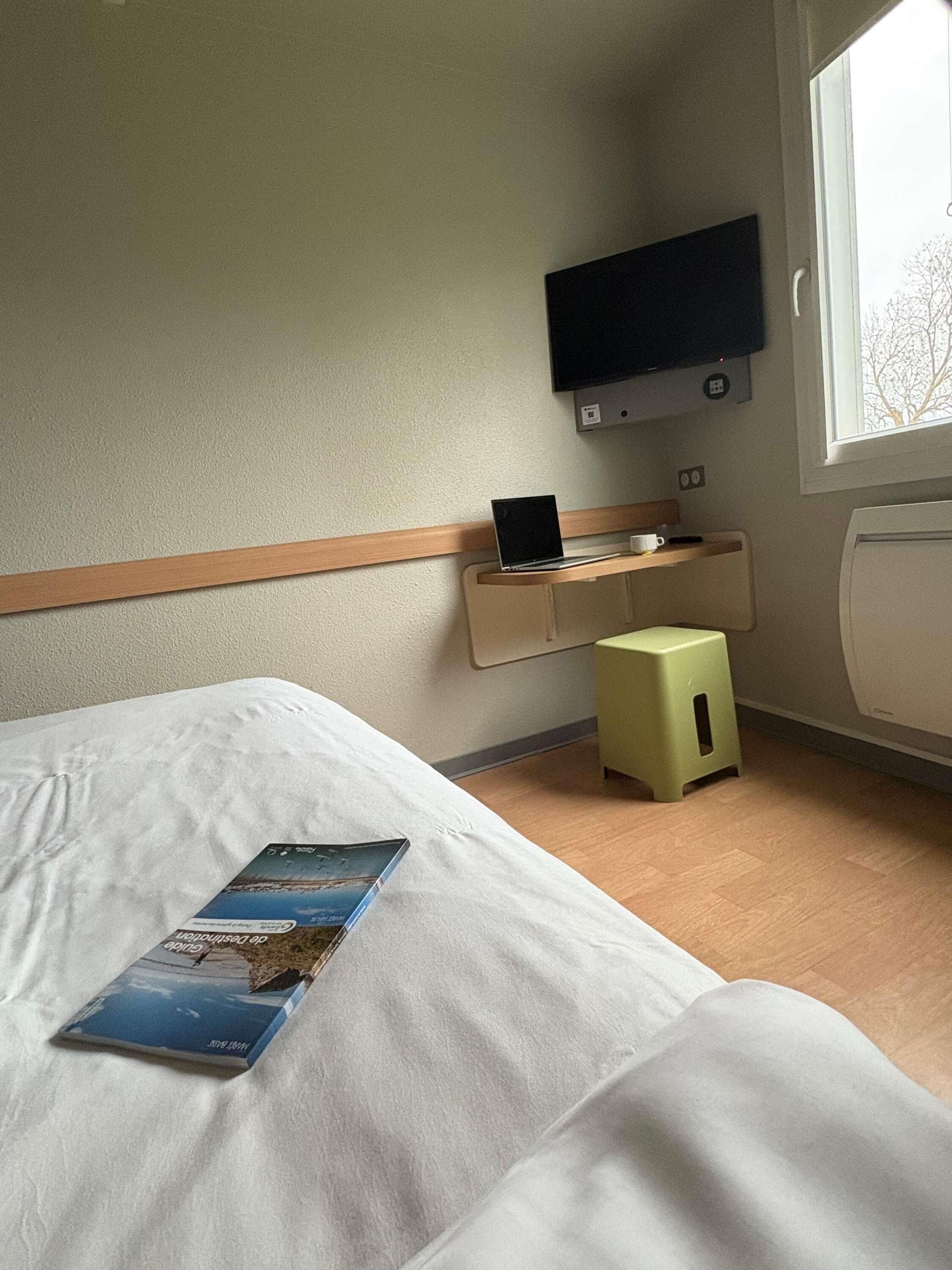 Bureau, chambres insonorisées, Wi-Fi gratuit, draps fournis