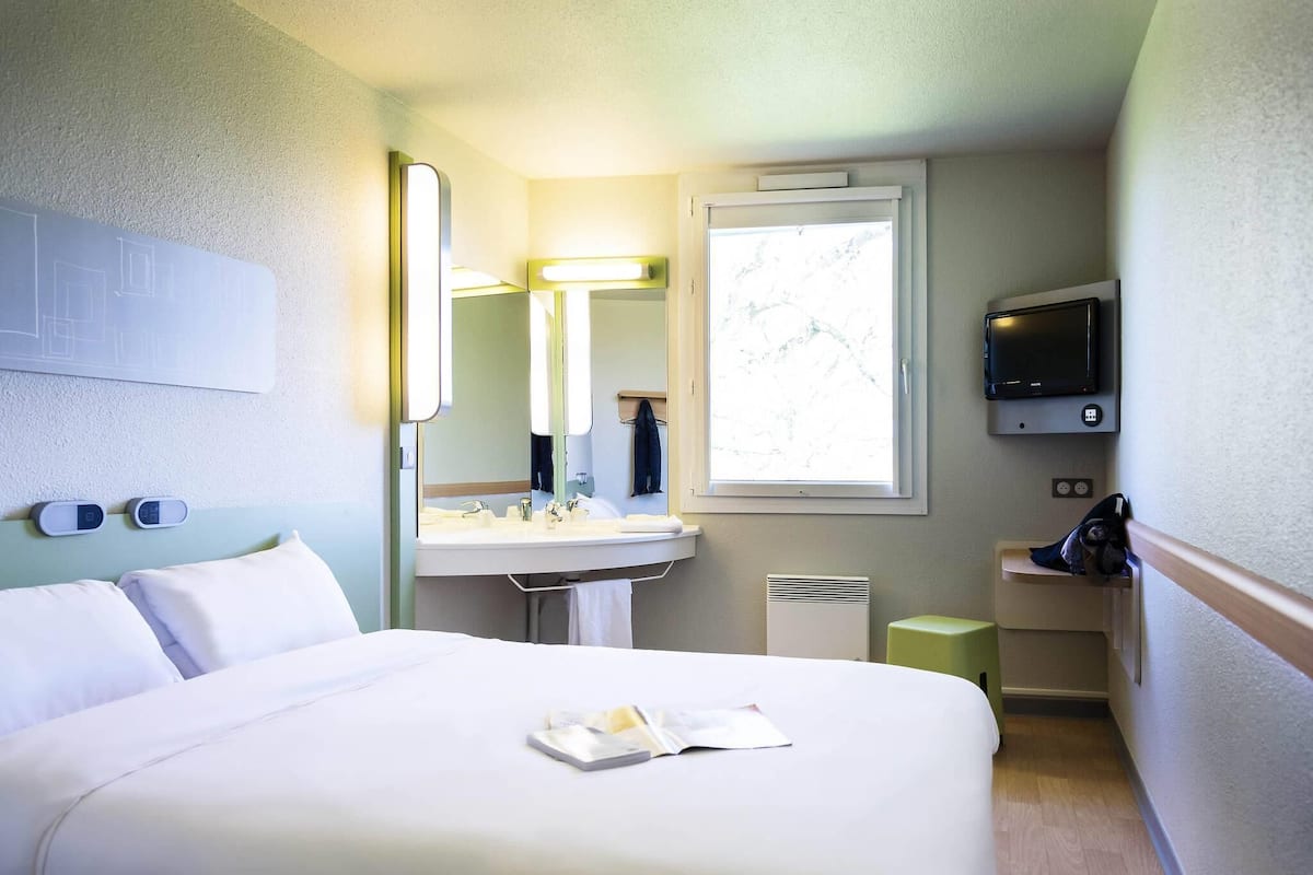 Double Room | Desk, soundproofing, free WiFi, bed sheets